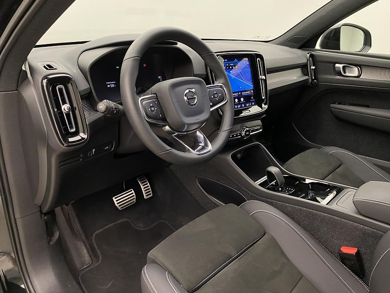 Volvo XC40 PURE ELECTRIC RECHARGE PLUS - fotka 4 z 51