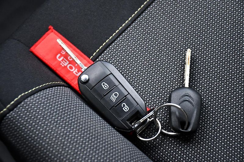 Citroën C3  1.6BlueHDi 75 S&S SHINE ČR - fotka 29 z 31