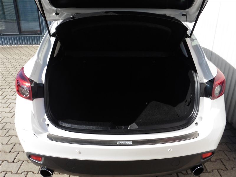 Mazda 3 2.0 Sky-G Revolution Navi - fotka 12 z 20
