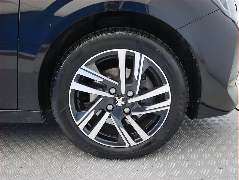 Peugeot 208 (2022) Allure 1.2 PureTech - fotka 15 z 21
