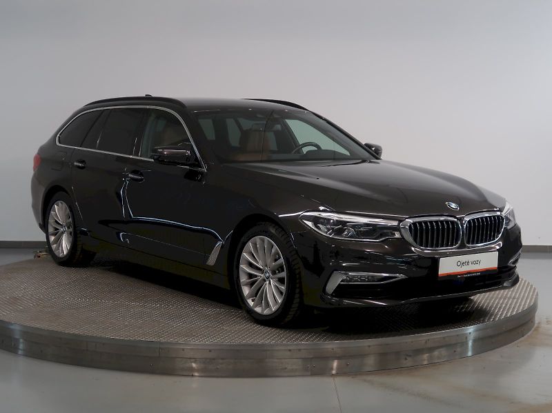 BMW Řada 5 (2018) LUXURY LINE 540d xDRIVE TAŽNÉ - fotka 6 z 38