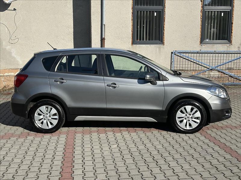 Suzuki SX4 S-Cross 1,6 4x4 AUTOMAT - fotka 2 z 28
