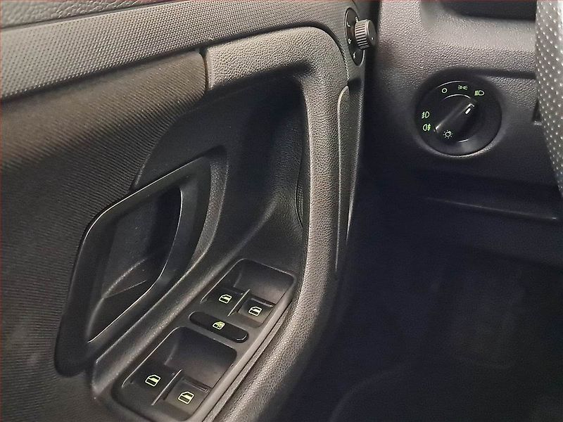 Škoda Fabia (2011) 1.2 TSI, Xenony, Tempomat - fotka 15 z 15
