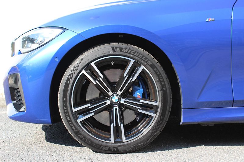 BMW Řada 3 M340i xDrive Sedan - fotka 6 z 23