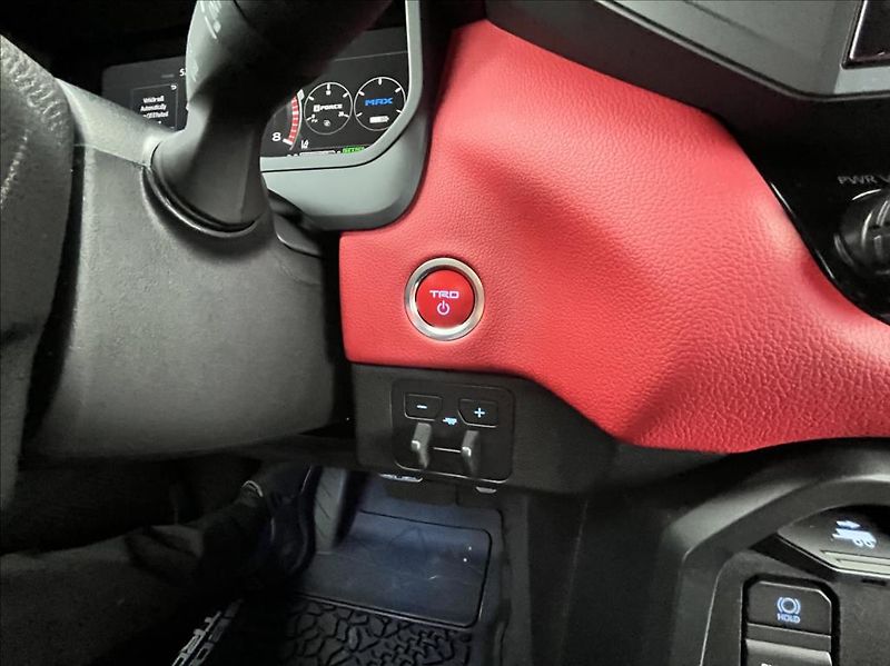 Toyota Sequoia 3,5i-Force MaxTTV6HEV TRD Pro - fotka 23 z 58