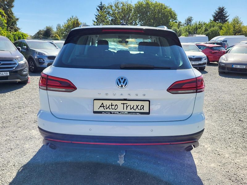 Volkswagen Touareg 3.0 V6 TDi DSG 4MOTION - fotka 38 z 46
