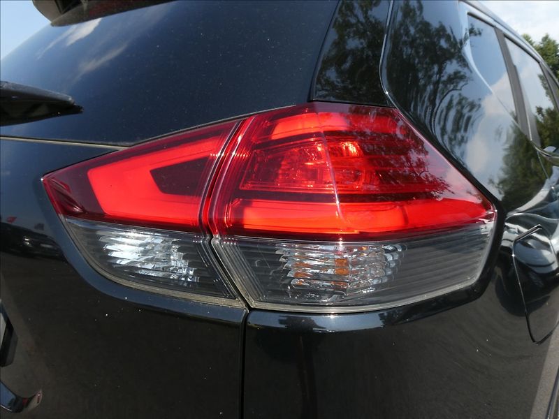 Nissan X-Trail 2,0 dCi 130kW 4x4 DPH, ČR - fotka 10 z 41