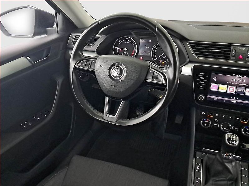 Škoda Superb (2018) Style 2.0 TDI, 4X4 - fotka 7 z 16
