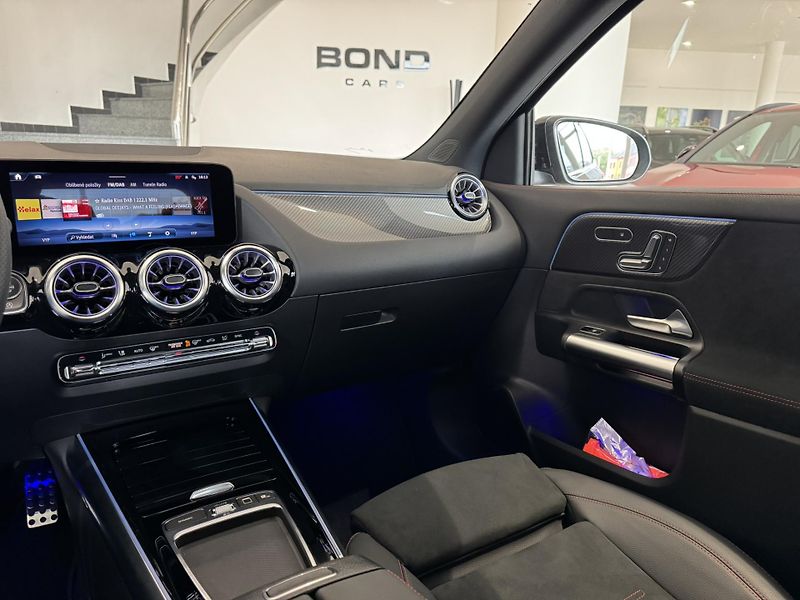 Mercedes-Benz GLA (2025) 200 d 4M/AMG/360/ESP/DISTRONIC - fotka 13 z 20