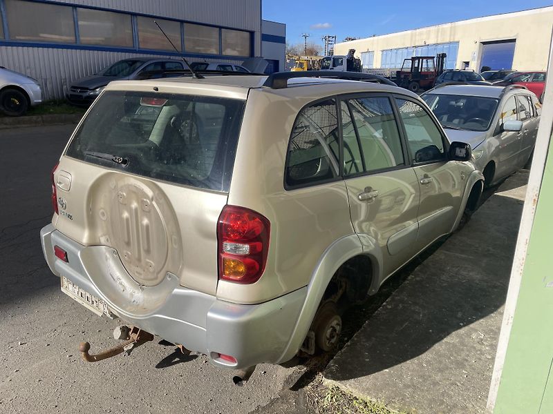 Toyota RAV4 (2002) 2.0 D4D 85Kw NÁHRADNÍ DÍLY - fotka 3 z 7