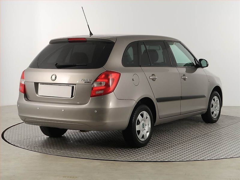 Škoda Fabia (2009) 1.2 12V, nová STK, rezervace - fotka 5 z 17
