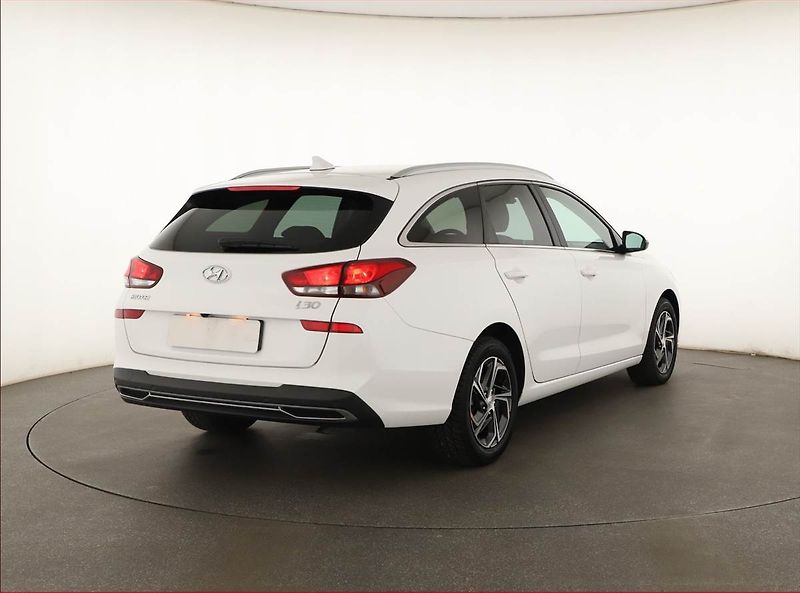 Hyundai i30 (2023) Smart 1.0 T-GDI, ČR,1.maj - fotka 5 z 15