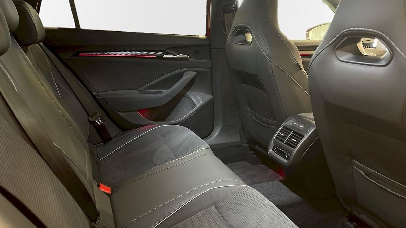 Škoda Superb (2025) Combi iV SPORTLINE 1.5 TSI 150 - fotka 11 z 35