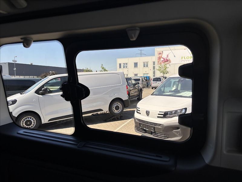 Ford Tourneo Custom 2,0 136kW Titanium X Webasto - fotka 16 z 36
