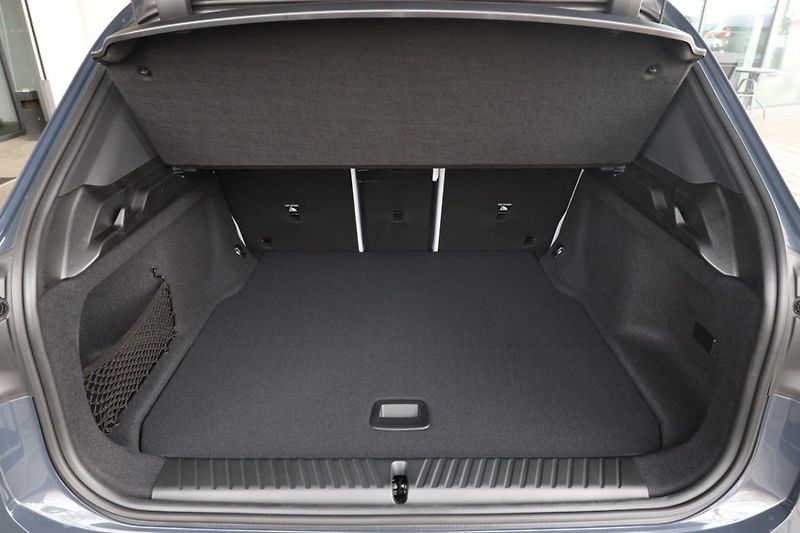 BMW iX3 50 xDrive - fotka 8 z 18