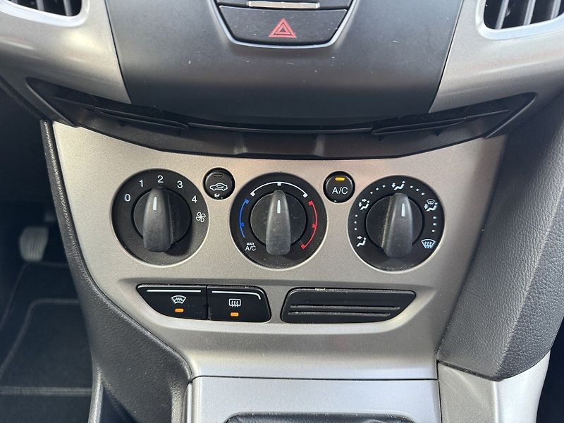 Ford Focus (2011) 1.6i Ti-VCT Klima Servis - fotka 11 z 50