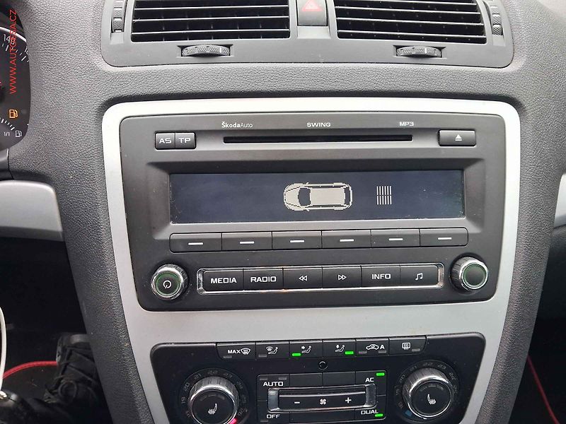 Škoda Octavia (2011) 1.4 TSi, Family, DSG, xenon - fotka 16 z 17