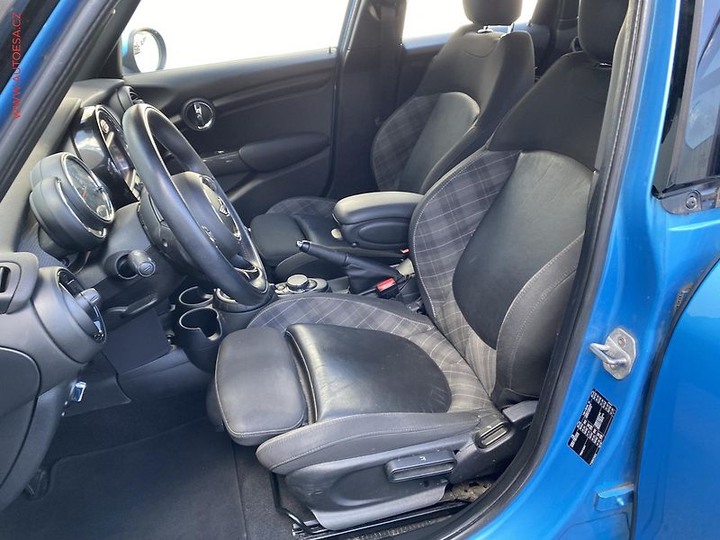 Mini Cooper (2015) 1.5i, LED, navi, panor - fotka 9 z 19