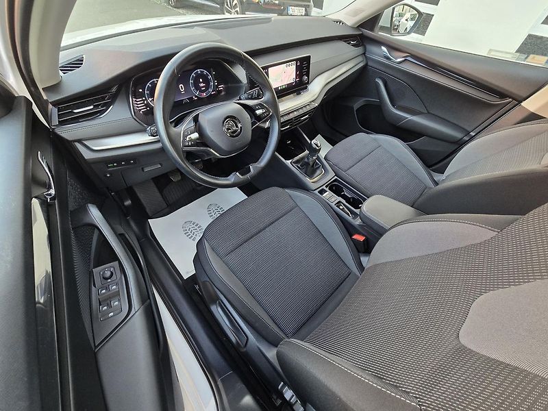 Škoda Octavia 85kW 1.Maj. ČR LED NAVI - fotka 11 z 44