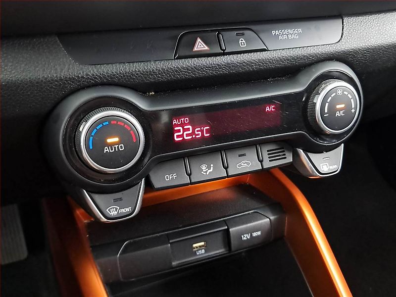 Kia Stonic (2021) 1.2 DPI, Kůže, Navi, Tempomat - fotka 20 z 24