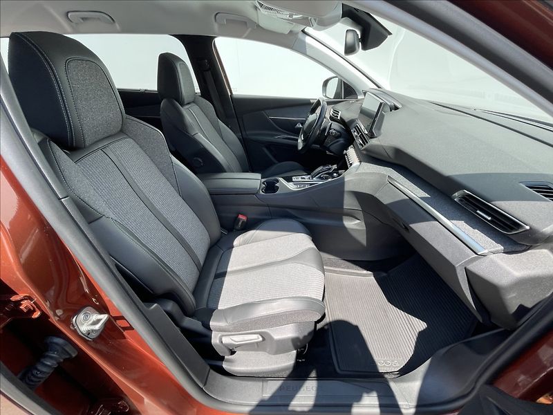 Peugeot 5008 1,5 BlueHDi A8 Allure Pack - fotka 18 z 25