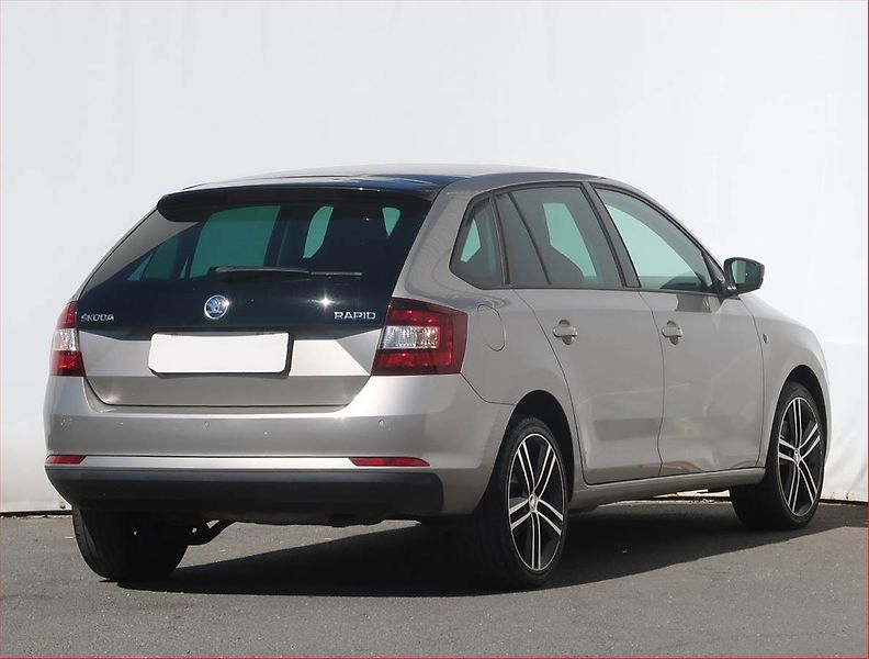 Škoda Rapid (2014) Spaceback 1.2 TSI, ČR,1.maj - fotka 5 z 19