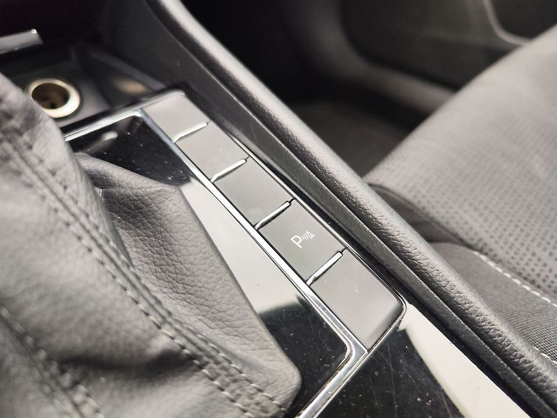 Škoda Superb 2.0 TDI/110kW Ambition Plus DS - fotka 22 z 33