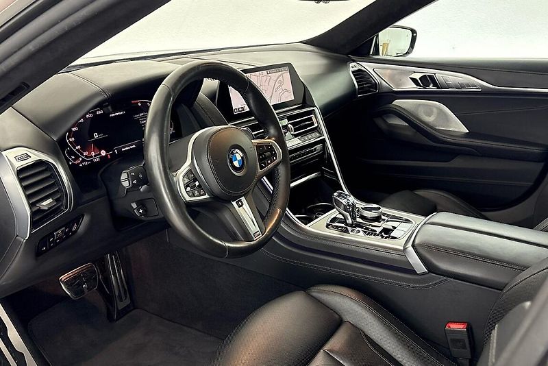 BMW Řada 8 M850i xDrive - fotka 7 z 28