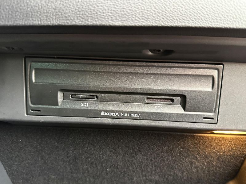 Škoda Karoq 2,0 TDI Style 4x4 Automat DSG - fotka 35 z 38