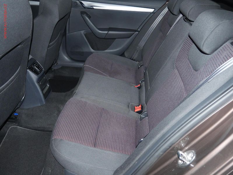 Škoda Octavia (2013) 1.6 TDi, ČR, Sport, bixen, - fotka 10 z 21