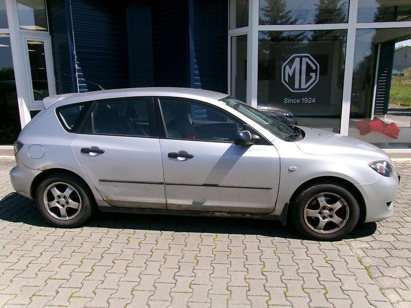 Mazda 3 1.4i - fotka 3 z 13