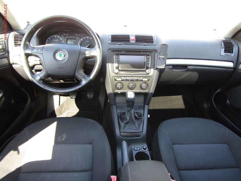 Škoda Octavia (2008) 1.9 TDi, xenon, autoAC - fotka 8 z 19