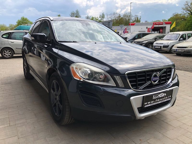 Volvo XC60 (2010) 2.4 D5 AWD - fotka 4 z 33