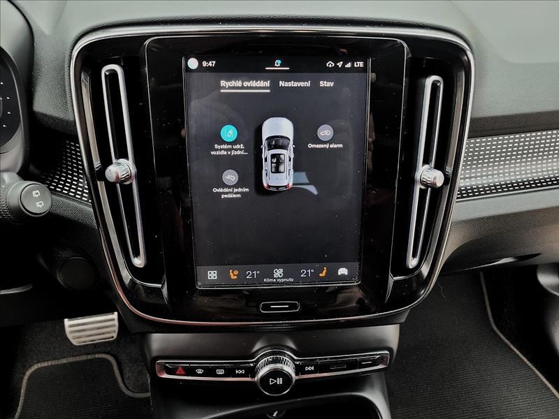 Volvo XC40 0,0 twin plus 300kw 78kWH 4x4 - fotka 26 z 49