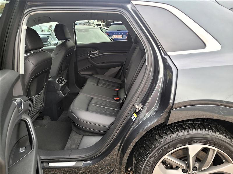 Audi e-tron 0,0 55,95KWH,4x4,SOH 91,6%,taž - fotka 14 z 50