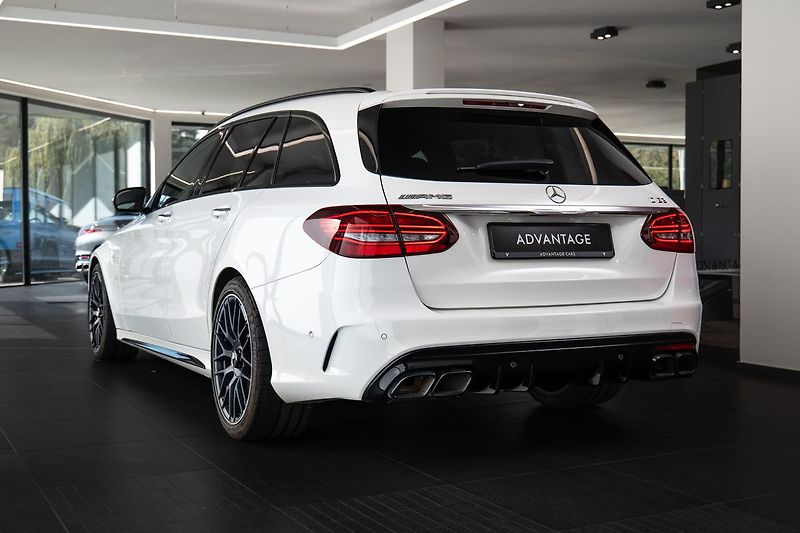 Mercedes-Benz Třídy C Burmester/Pano - fotka 4 z 19