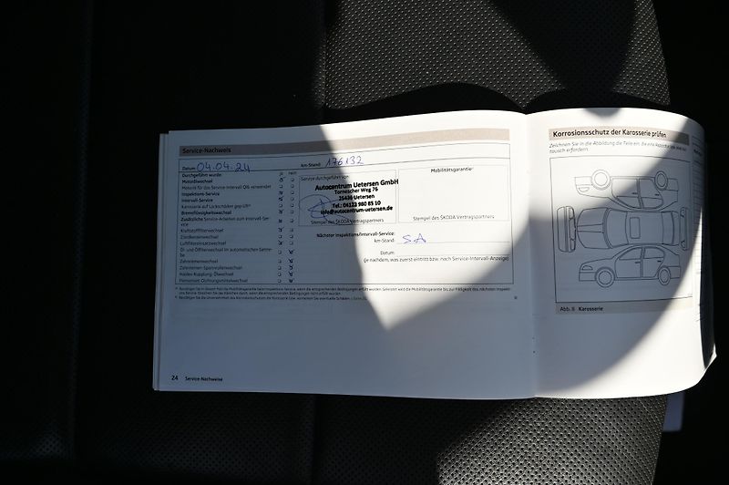 Škoda Superb 2.0TDI 125KW DSG Rezervace - fotka 44 z 56