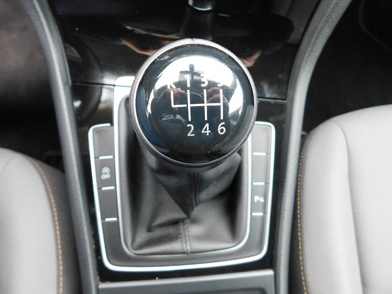 Volkswagen Golf (2016) VII KOMBI 2.0 TDi - fotka 13 z 33