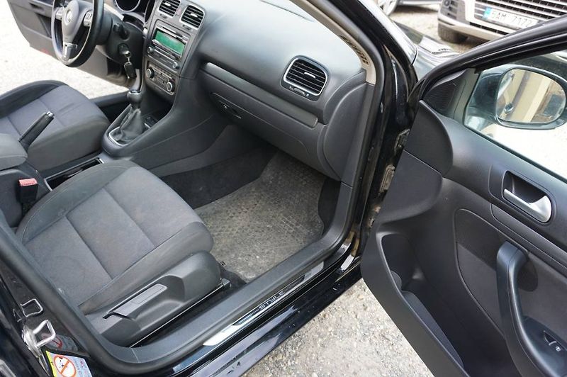 Volkswagen Golf Variant (2011) 2,0 - fotka 14 z 25