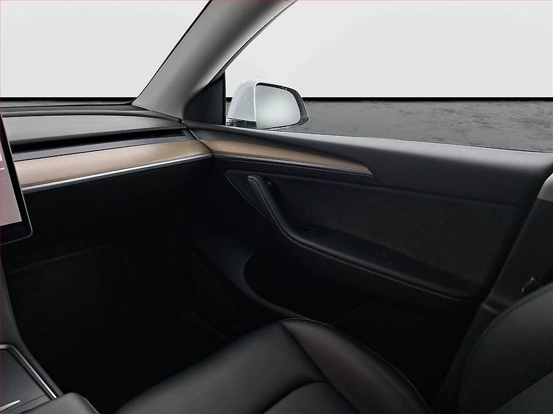 Tesla Model Y (2022) Long Range AWD 79kWh, SoH 92% - fotka 8 z 21