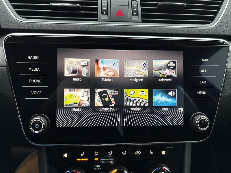 Škoda Superb 2,0 TDI 110kW Style DSG - fotka 37 z 42