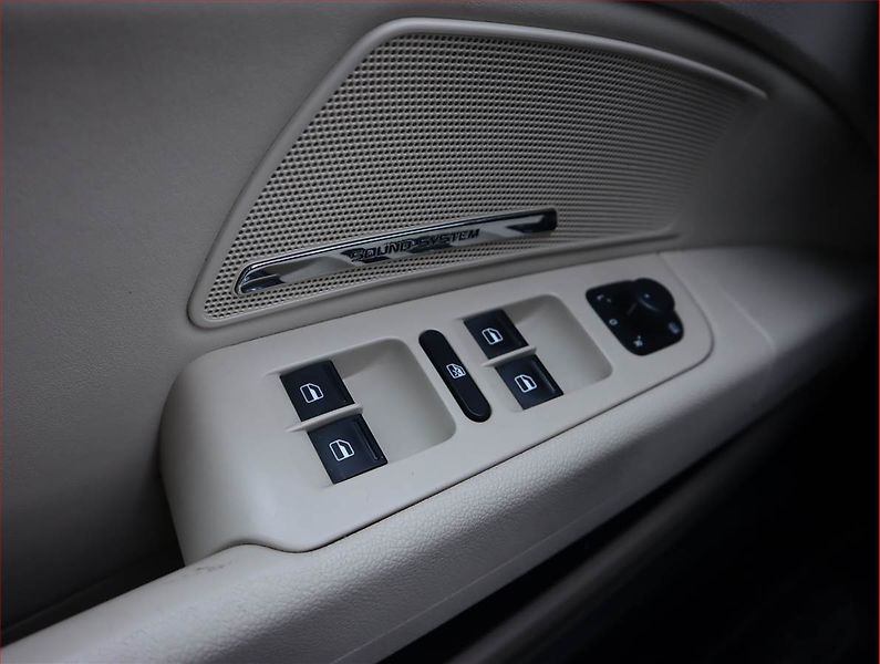 Škoda Superb (2012) 2.0 TDI, Xenony, Tempomat - fotka 13 z 17