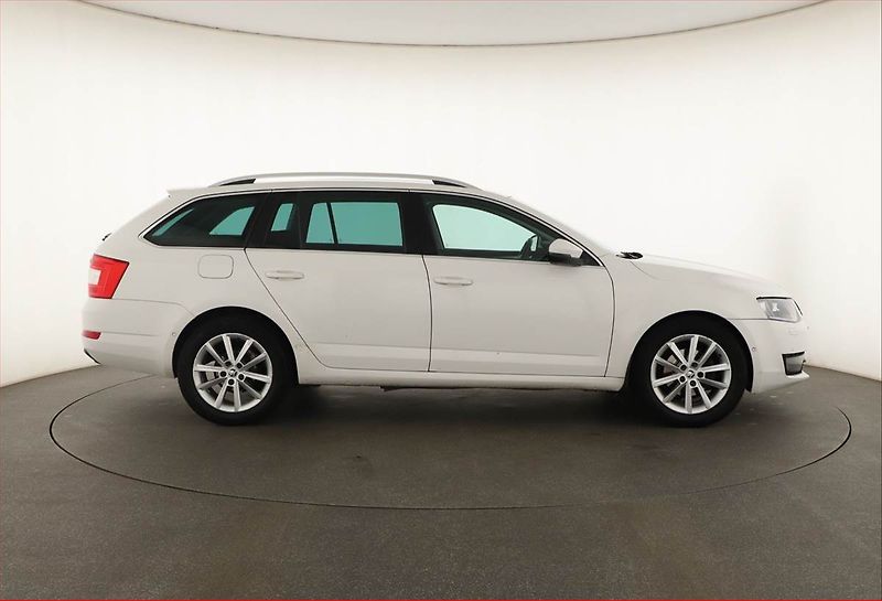 Škoda Octavia (2014) 2.0 TDI, Automat, Xenony - fotka 6 z 20