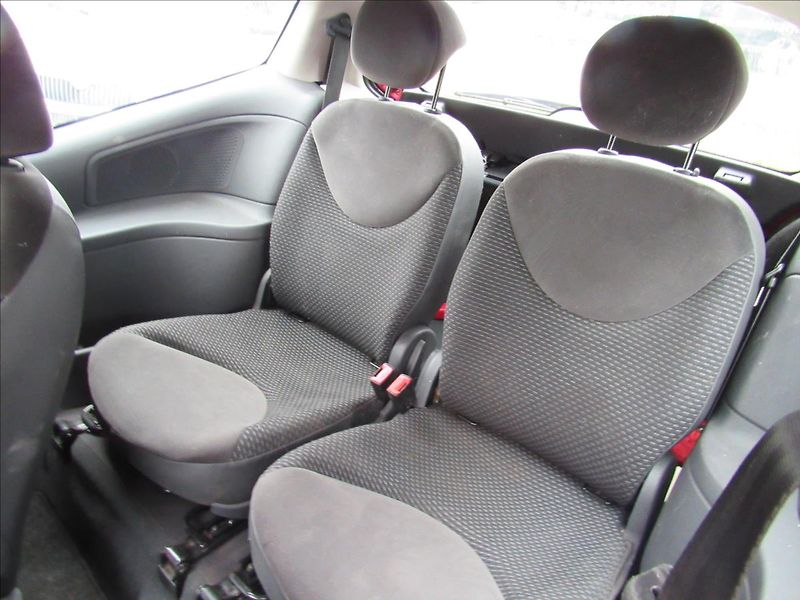 Citroën C2 1,1 i 44kW - fotka 10 z 25