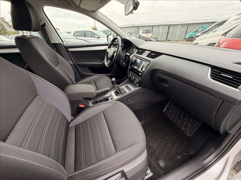 Škoda Octavia 2,0 TDI 110kW 6KVALT - fotka 30 z 32