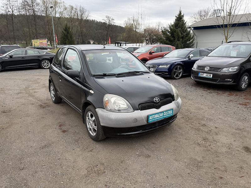 Toyota Yaris 1.0i - fotka 4 z 19