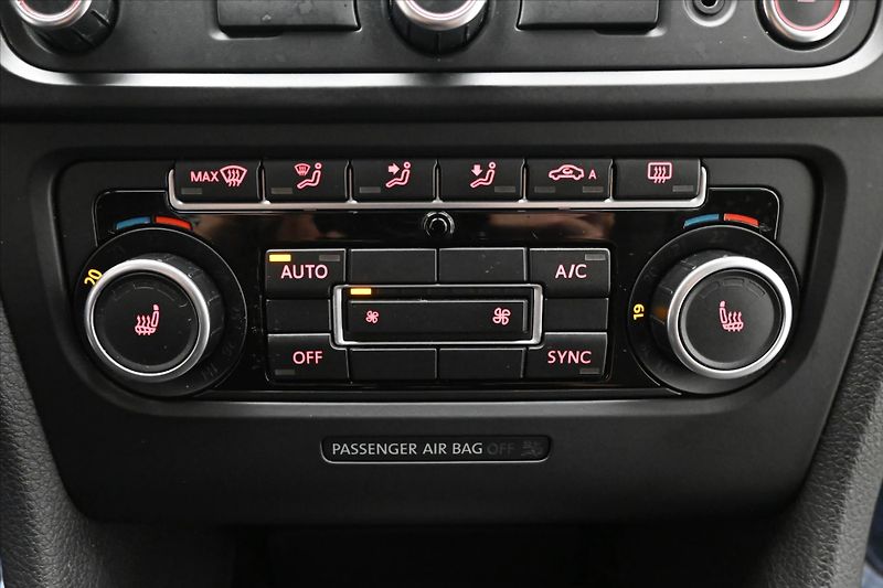 Volkswagen Golf 1,6 TDI 77kW MATCH Navigace - fotka 20 z 27