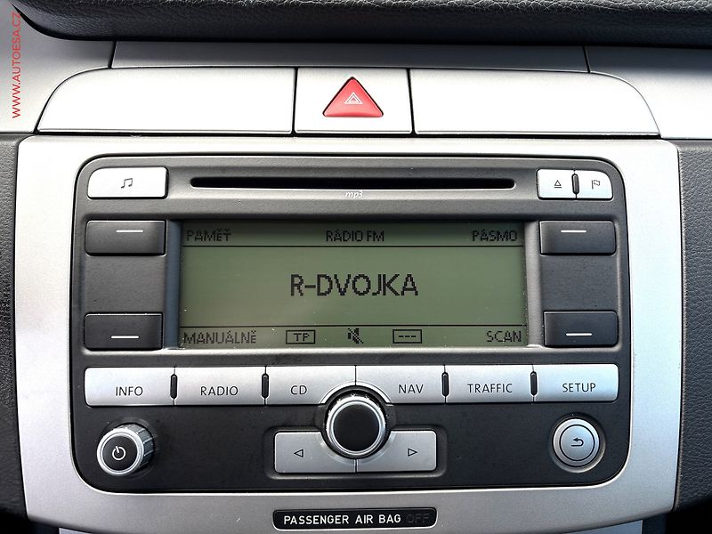 Volkswagen Passat (2007) 1.9 TDi, Comfortline - fotka 11 z 14