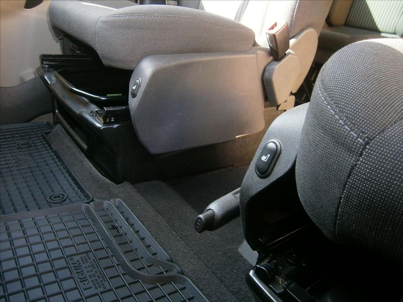 Ford Tourneo Custom 2,2 TDCi  TITANIUM - fotka 22 z 23
