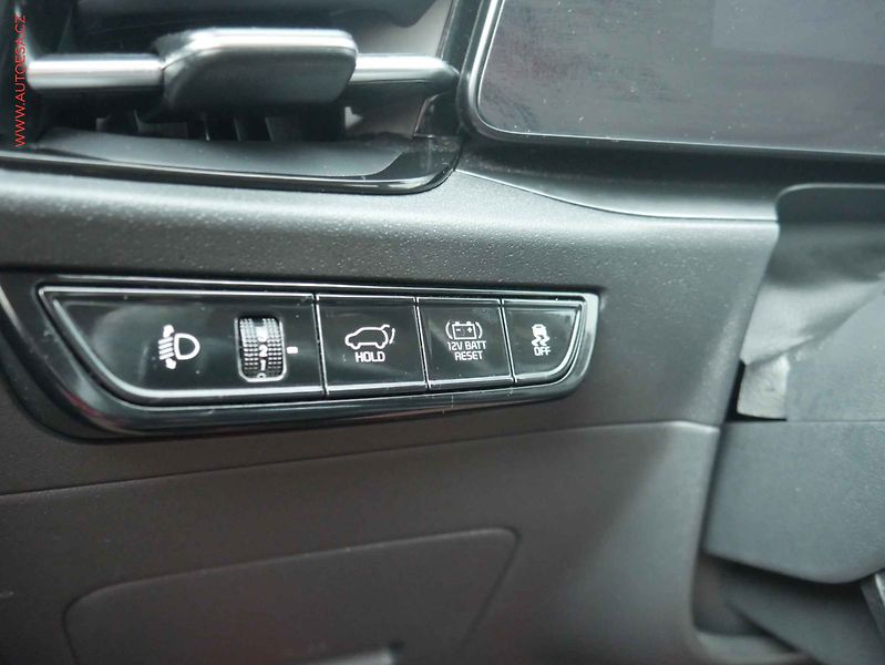 Kia Niro (2022) 1.6 GDi HEV, ČR, AT, LED - fotka 17 z 24